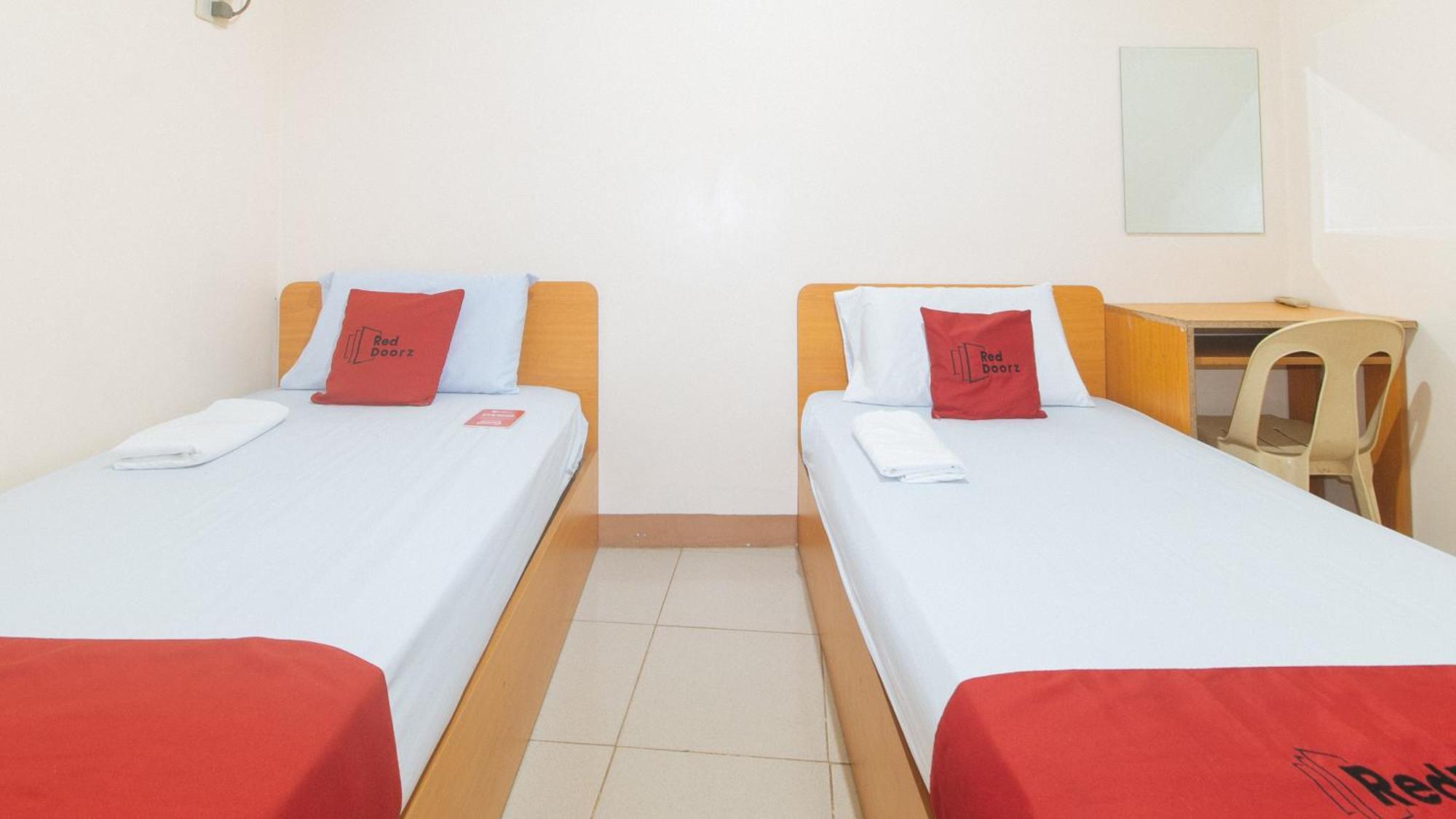 Reddoorz @ Asiana Pension Inn Mandaue City Exterior foto